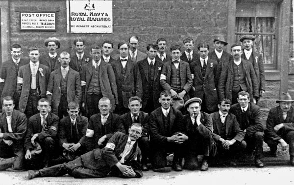 Recruits for 1914 - 1918 war, outside Post Office
